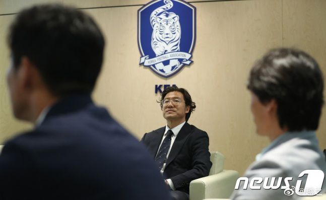 女人把尿口扒开让男人捅