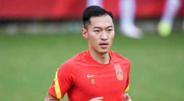 黑色蕾丝透明开叉短裙穿搭