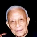 他扒开内裤舌头伸了进去