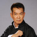 他扒开我的内裤把舌头伸进去